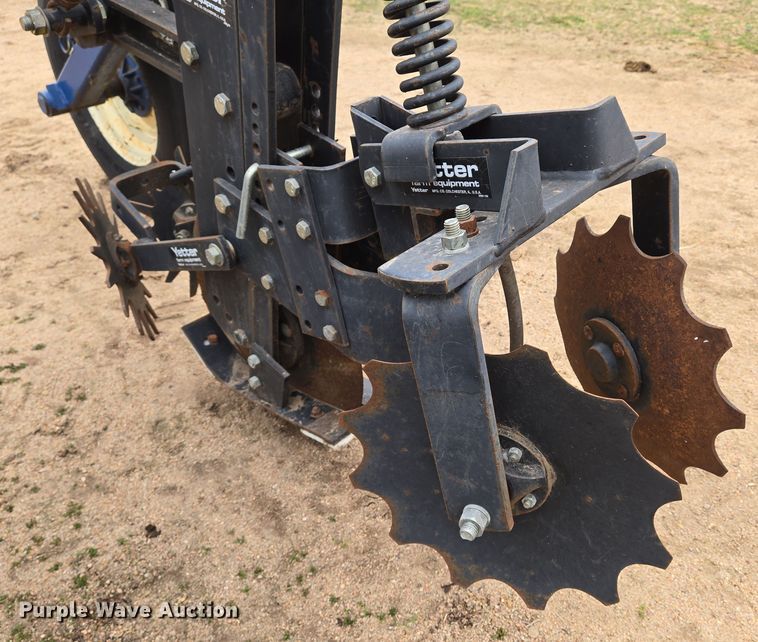 image for item EN8685 Yetter strip-till