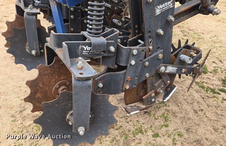 image for item EN8685 Yetter strip-till