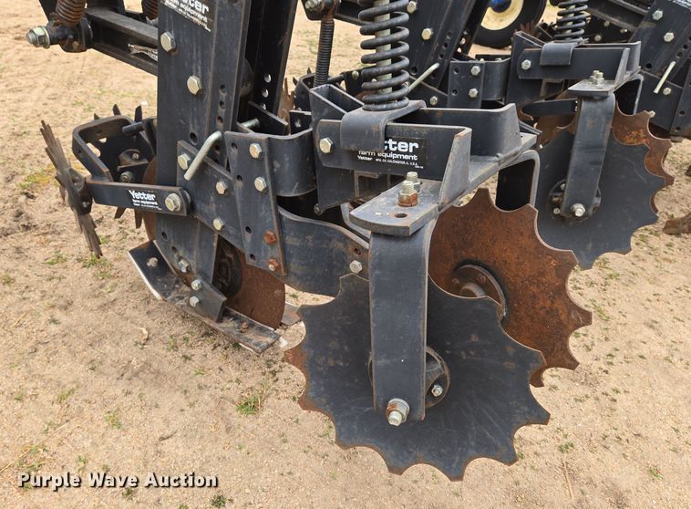 image for item EN8685 Yetter strip-till