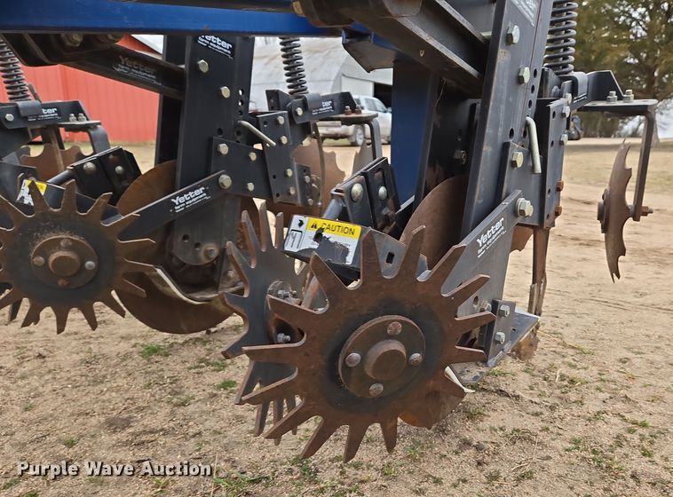 image for item EN8685 Yetter strip-till
