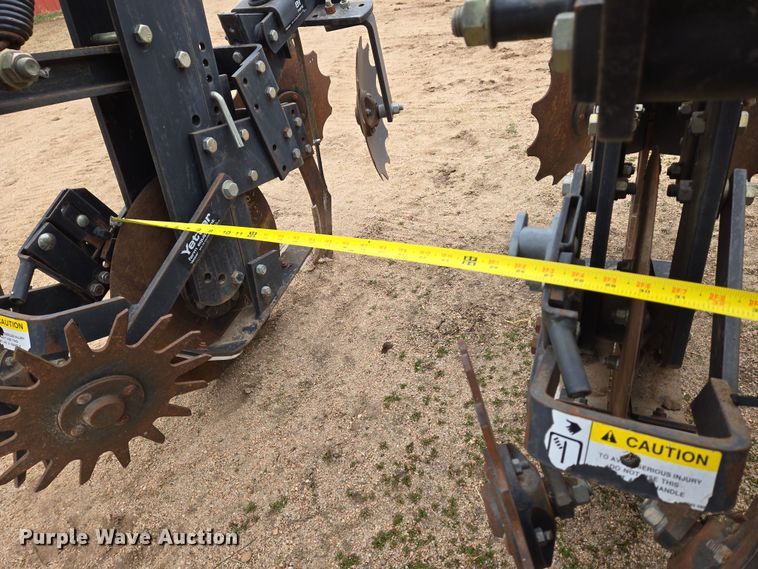 image for item EN8685 Yetter strip-till