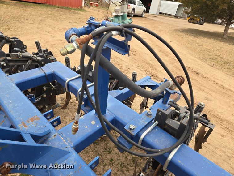 image for item EN8685 Yetter strip-till