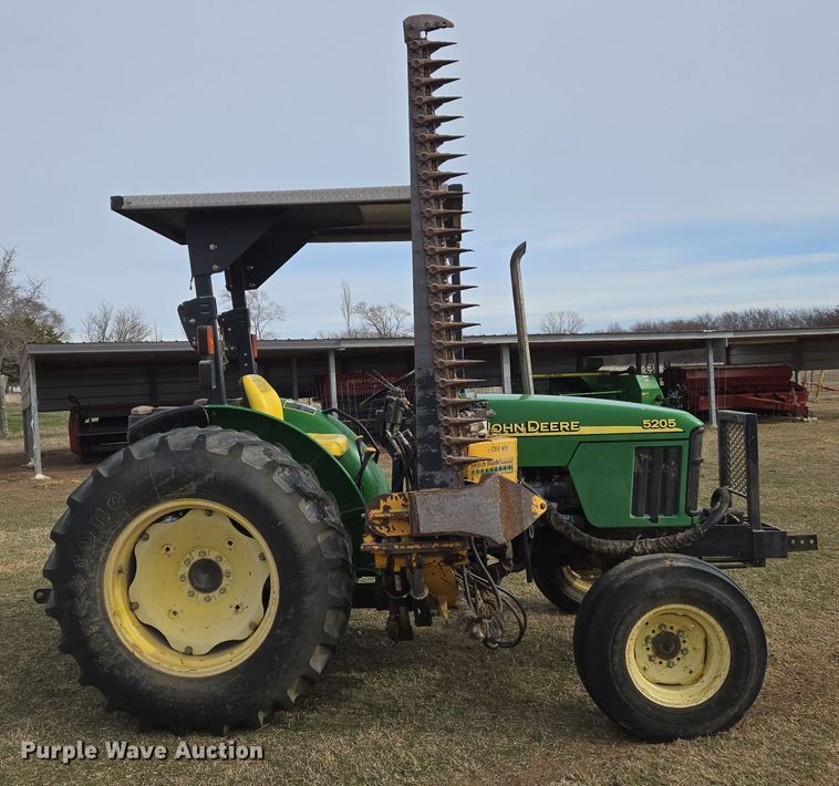 image for item EN8700 2005 John Deere 5205 tractor