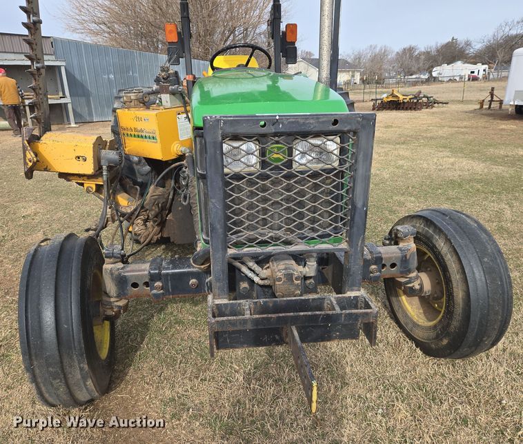 image for item EN8700 2005 John Deere 5205 tractor