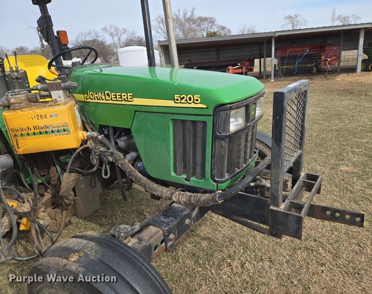 image for item EN8700 2005 John Deere 5205 tractor