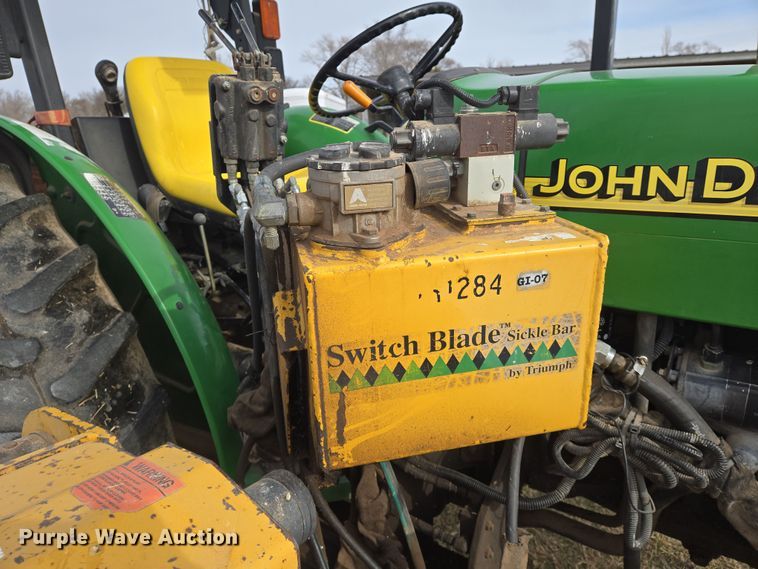 image for item EN8700 2005 John Deere 5205 tractor