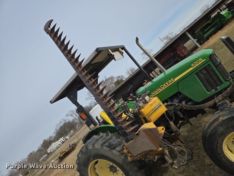 image for item EN8700 2005 John Deere 5205 tractor