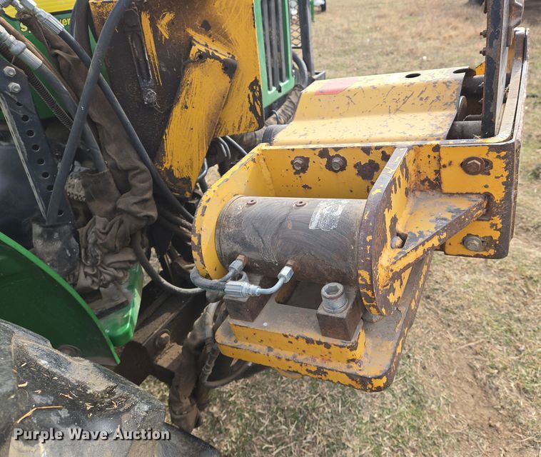 image for item EN8700 2005 John Deere 5205 tractor