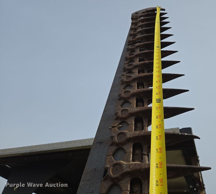 image for item EN8700 2005 John Deere 5205 tractor