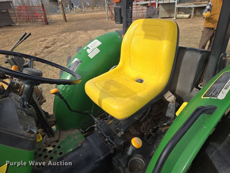 image for item EN8700 2005 John Deere 5205 tractor