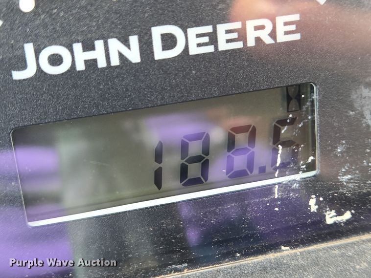 image for item EN8700 2005 John Deere 5205 tractor