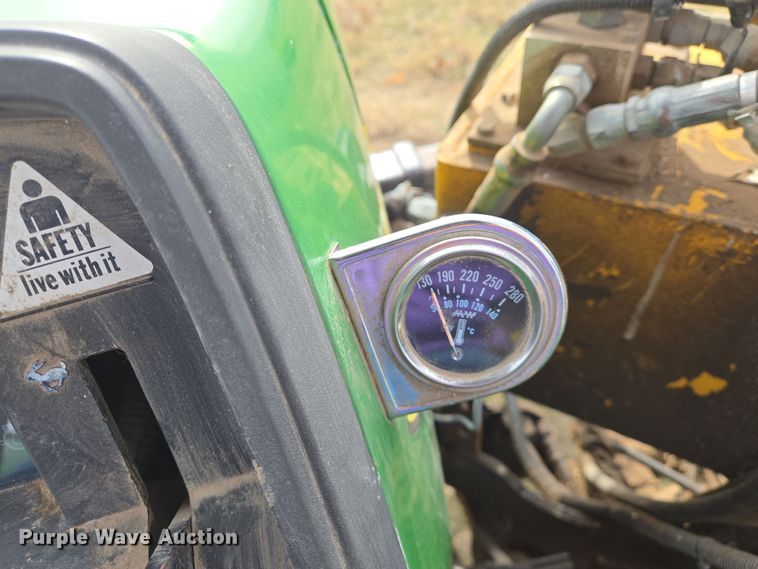 image for item EN8700 2005 John Deere 5205 tractor