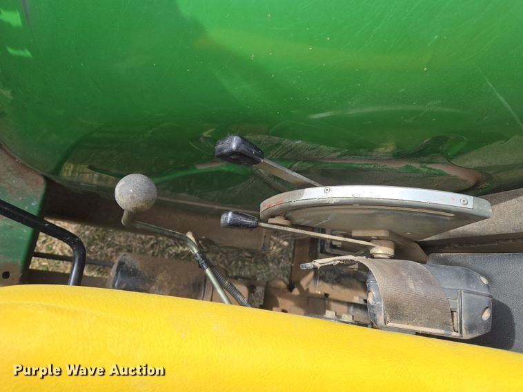 image for item EN8700 2005 John Deere 5205 tractor