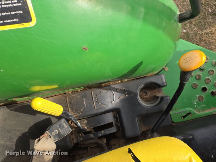 image for item EN8700 2005 John Deere 5205 tractor