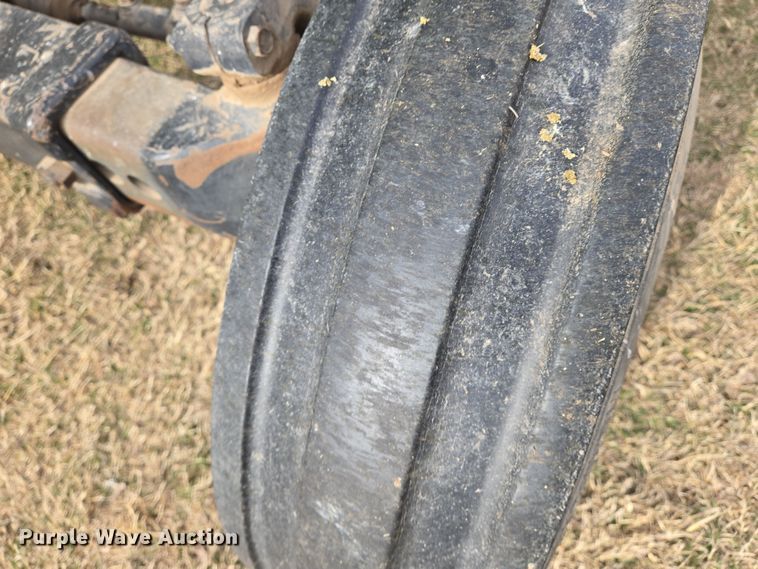 image for item EN8700 2005 John Deere 5205 tractor