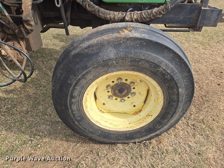 image for item EN8700 2005 John Deere 5205 tractor