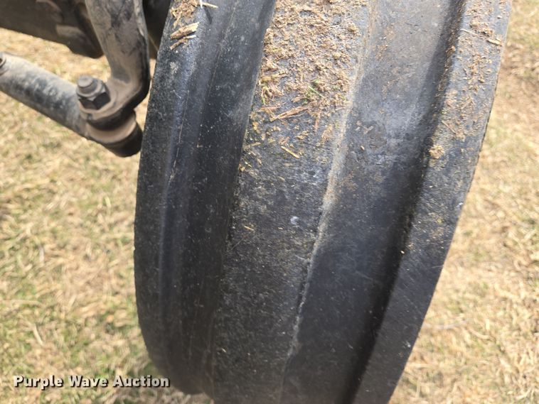 image for item EN8700 2005 John Deere 5205 tractor