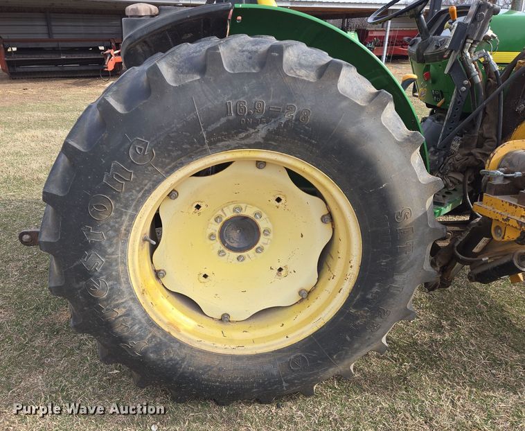 image for item EN8700 2005 John Deere 5205 tractor