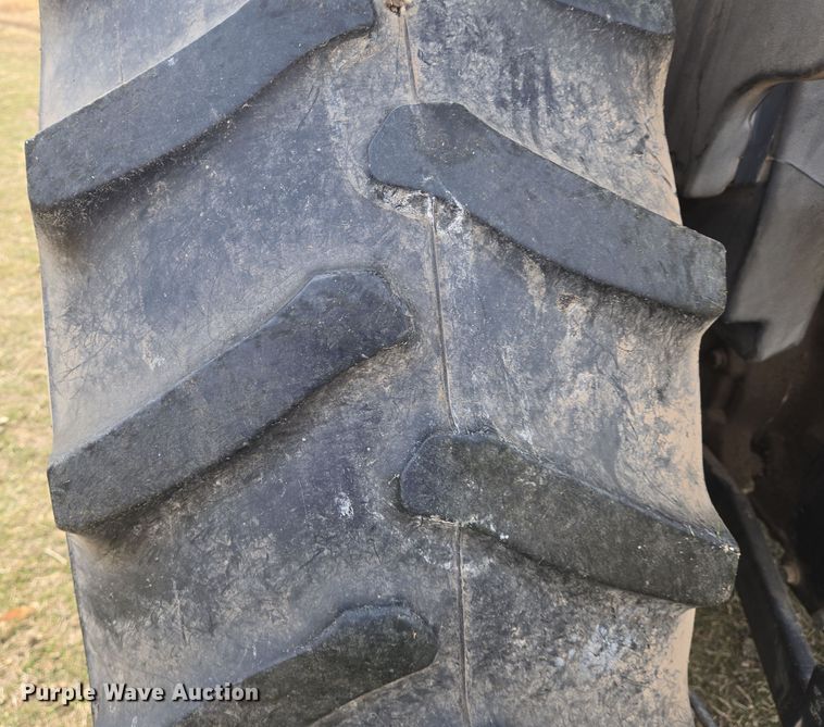 image for item EN8700 2005 John Deere 5205 tractor