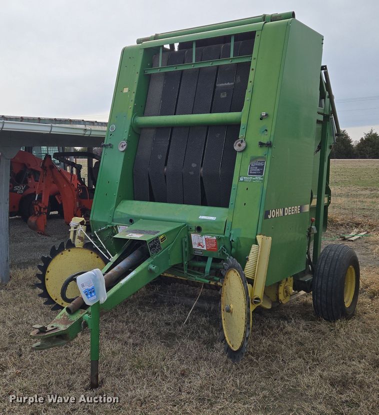 image for item EN8704 1992 John Deere 435 round baler