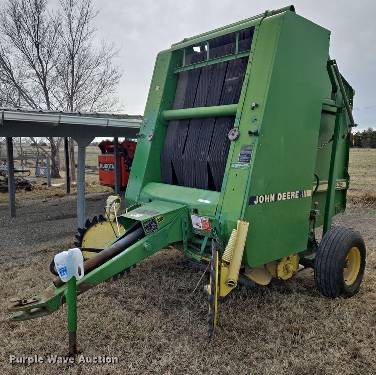 image for item EN8704 1992 John Deere 435 round baler