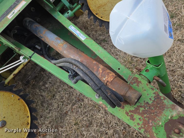 image for item EN8704 1992 John Deere 435 round baler