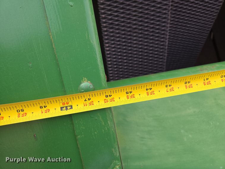 image for item EN8704 1992 John Deere 435 round baler