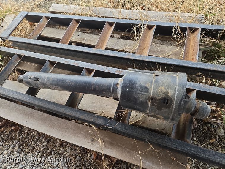 image for item EN8704 1992 John Deere 435 round baler