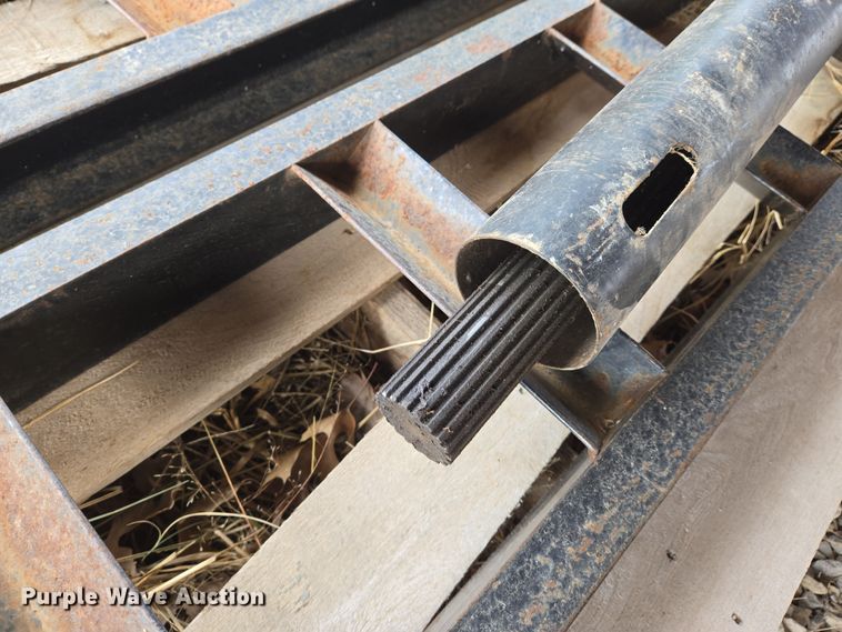 image for item EN8704 1992 John Deere 435 round baler