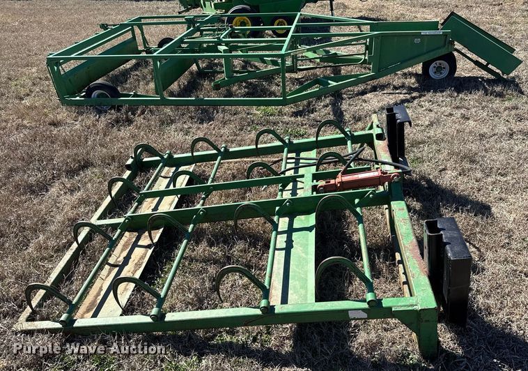 image for item EQ1121 Pacemaker bale accumulator