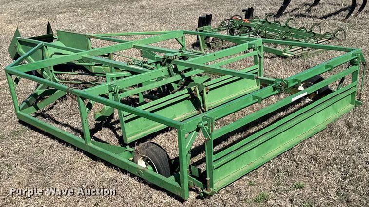 image for item EQ1121 Pacemaker bale accumulator