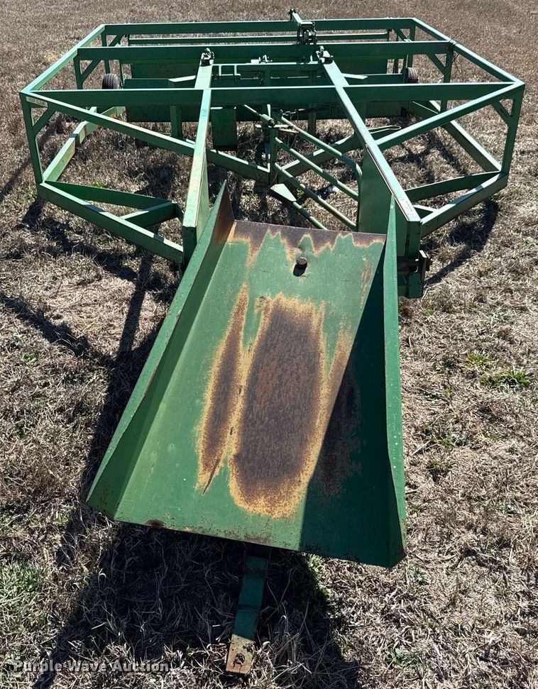 image for item EQ1121 Pacemaker bale accumulator