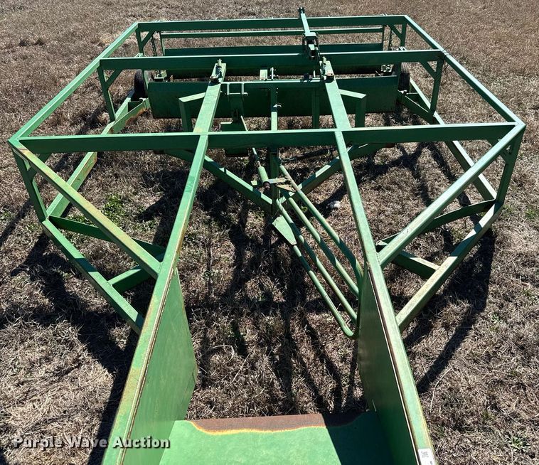 image for item EQ1121 Pacemaker bale accumulator