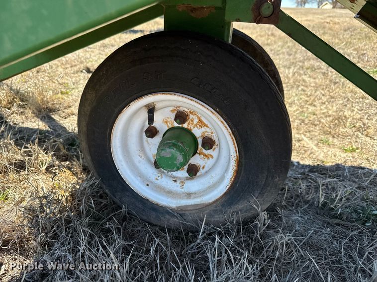 image for item EQ1121 Pacemaker bale accumulator