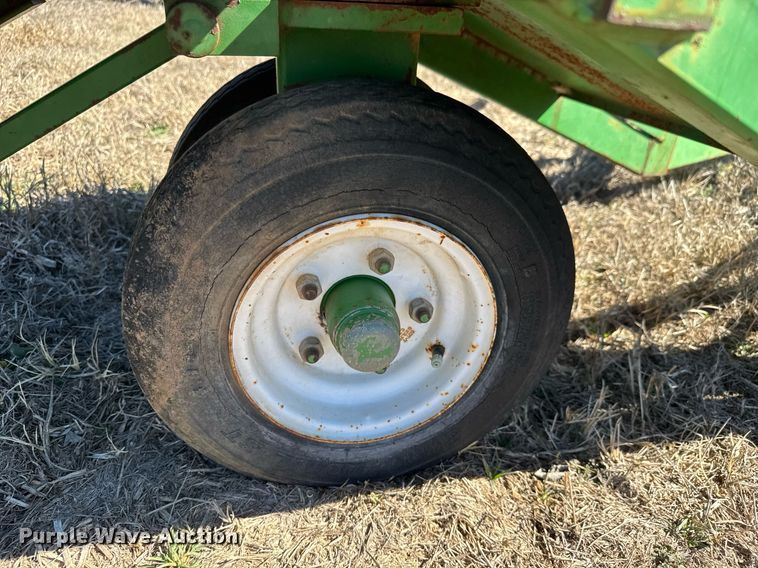 image for item EQ1121 Pacemaker bale accumulator