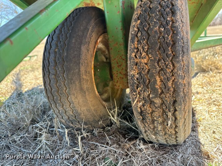 image for item EQ1121 Pacemaker bale accumulator