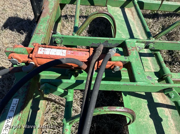 image for item EQ1121 Pacemaker bale accumulator