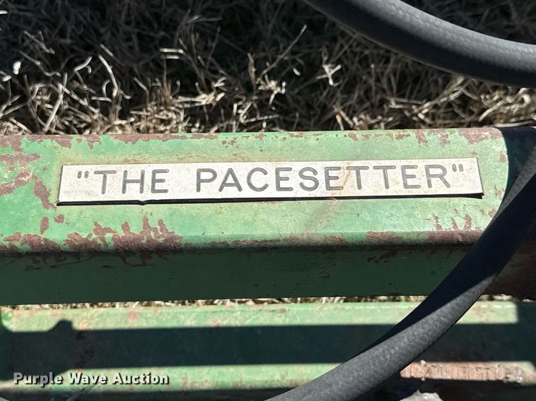 image for item EQ1121 Pacemaker bale accumulator