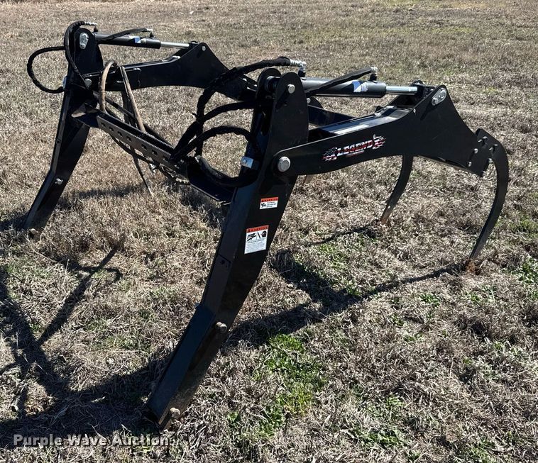 image for item EQ1122 Legend bale grabber