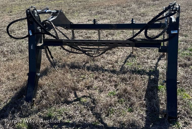 image for item EQ1122 Legend bale grabber