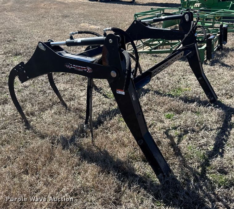 image for item EQ1122 Legend bale grabber