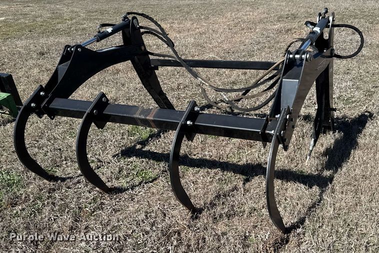 image for item EQ1122 Legend bale grabber