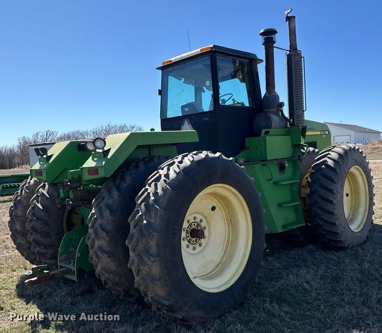 image for item EQ1123 1989 John Deere 8760 4WD tractor