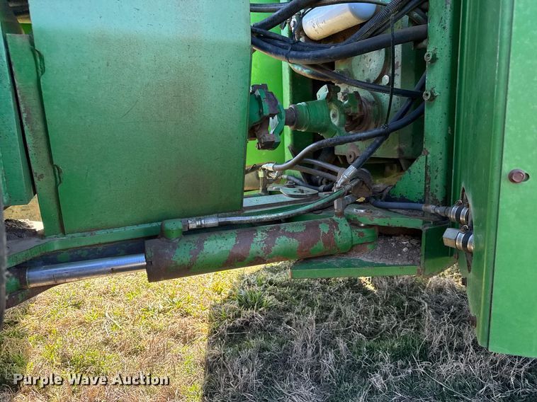 image for item EQ1123 1989 John Deere 8760 4WD tractor