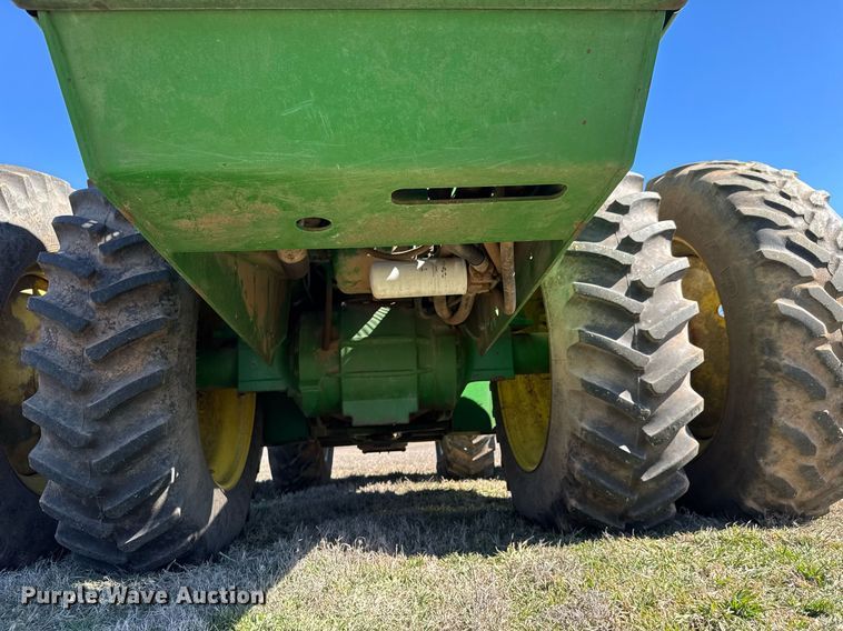 image for item EQ1123 1989 John Deere 8760 4WD tractor