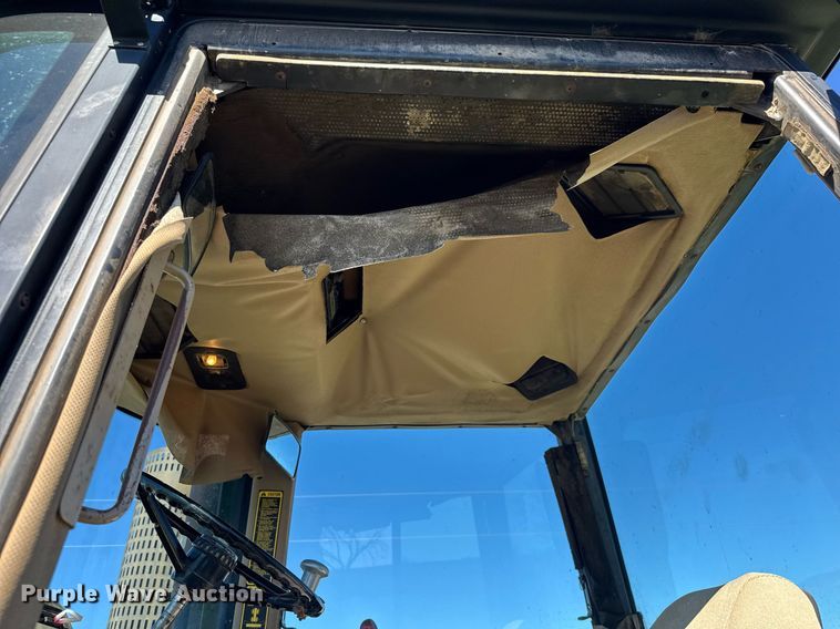 image for item EQ1123 1989 John Deere 8760 4WD tractor