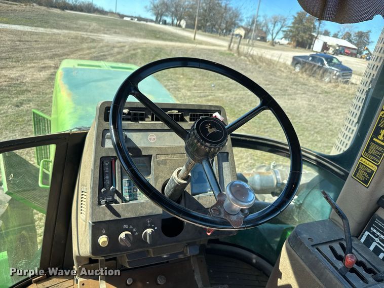 image for item EQ1123 1989 John Deere 8760 4WD tractor