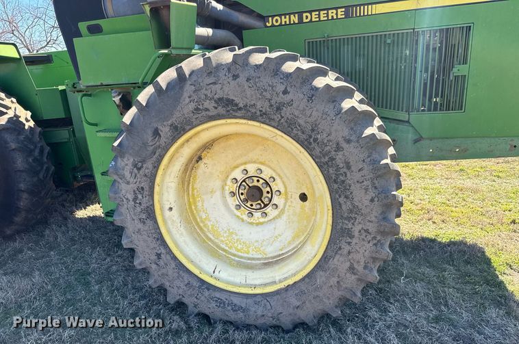 image for item EQ1123 1989 John Deere 8760 4WD tractor
