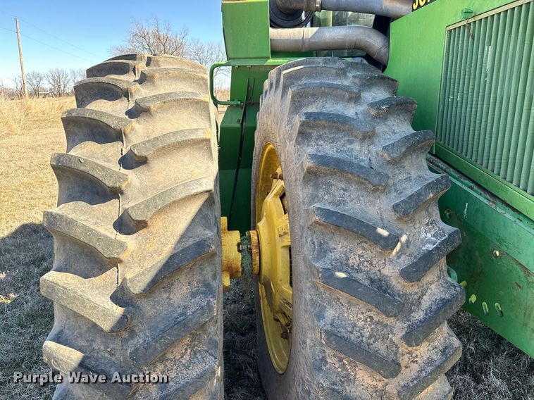 image for item EQ1123 1989 John Deere 8760 4WD tractor