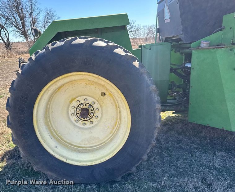 image for item EQ1123 1989 John Deere 8760 4WD tractor